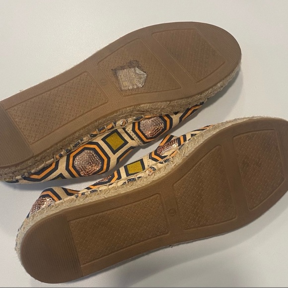 Geometric Patterned Espadrilles - Picture 3 of 7